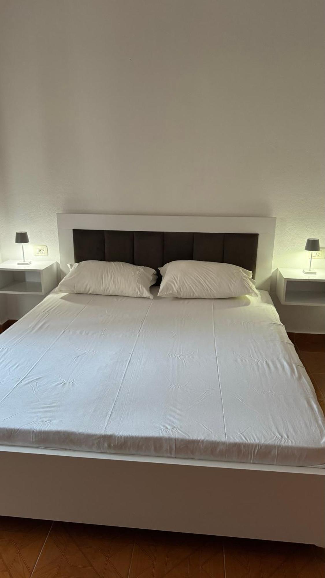Peci Apartments Gjirokastër Екстериор снимка